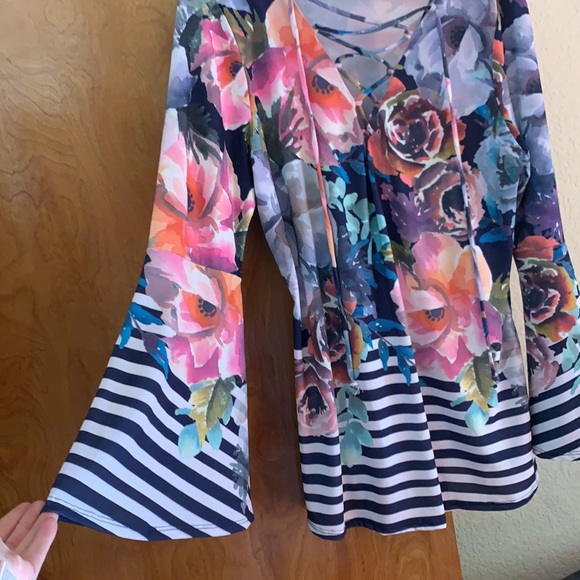 Boston Proper - Large - Flower Abstract - Silky style shirt- Never Worn Before - Picture 6 of 6